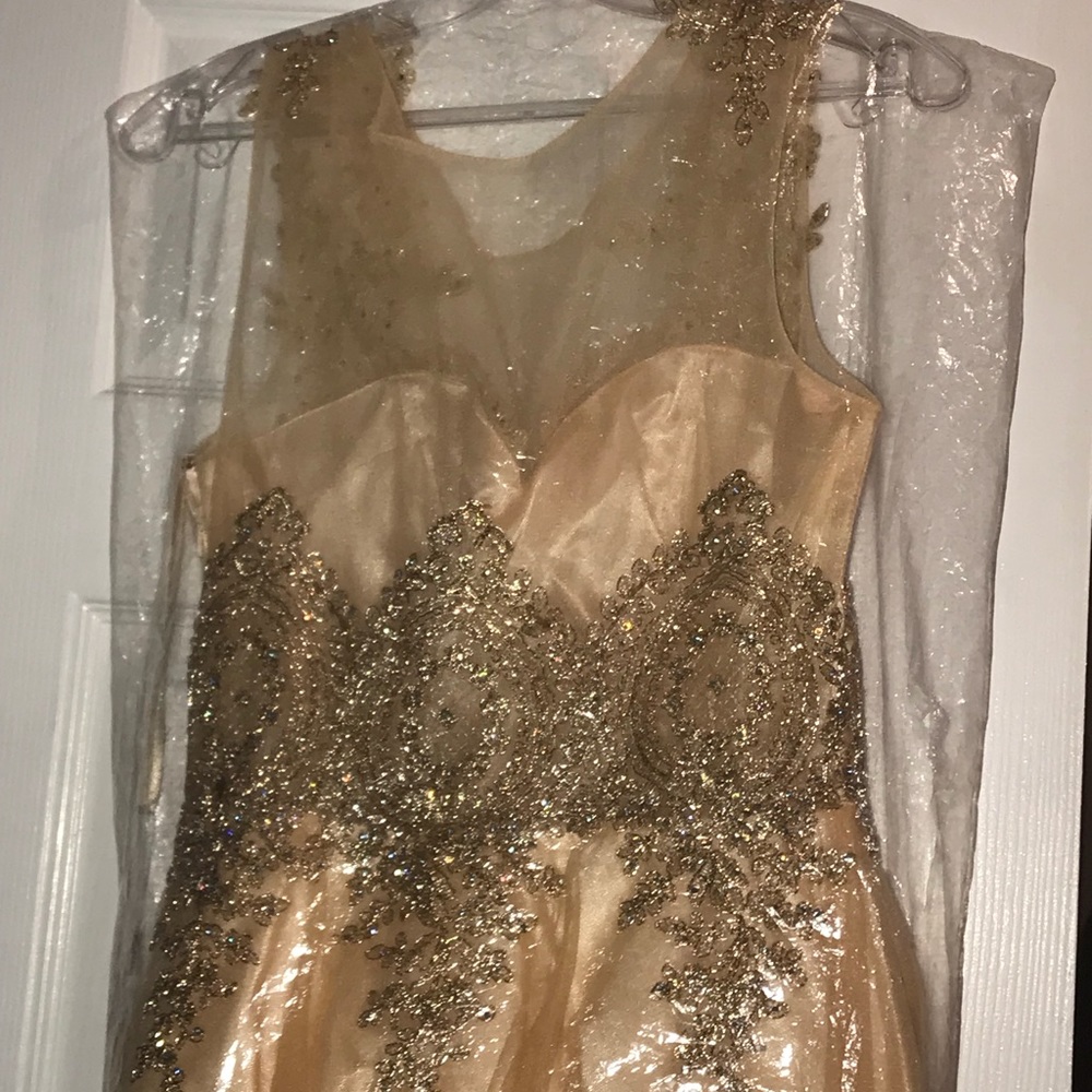 DRESS